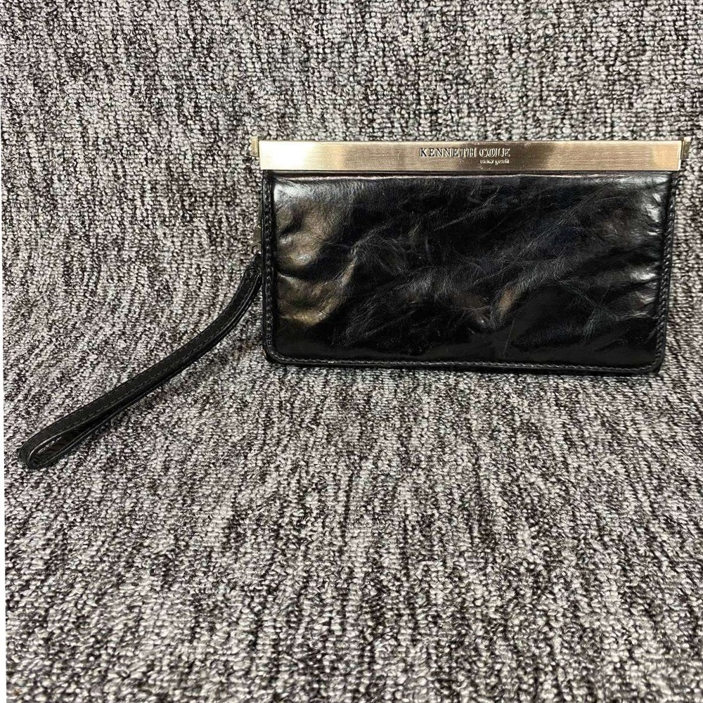 Kenneth Cole New York Black Glazed Distressed Leather Wristlet Clutch Wallet Bar